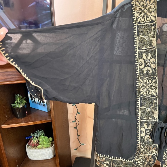Chico’s Mesh Kimono with Gold Embroidered Material - Picture 3 of 7